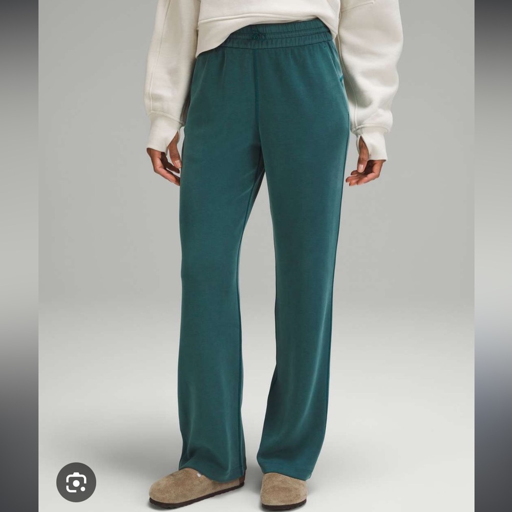 lululemon softstreme High-Rise Short Pants in Storm Teal
